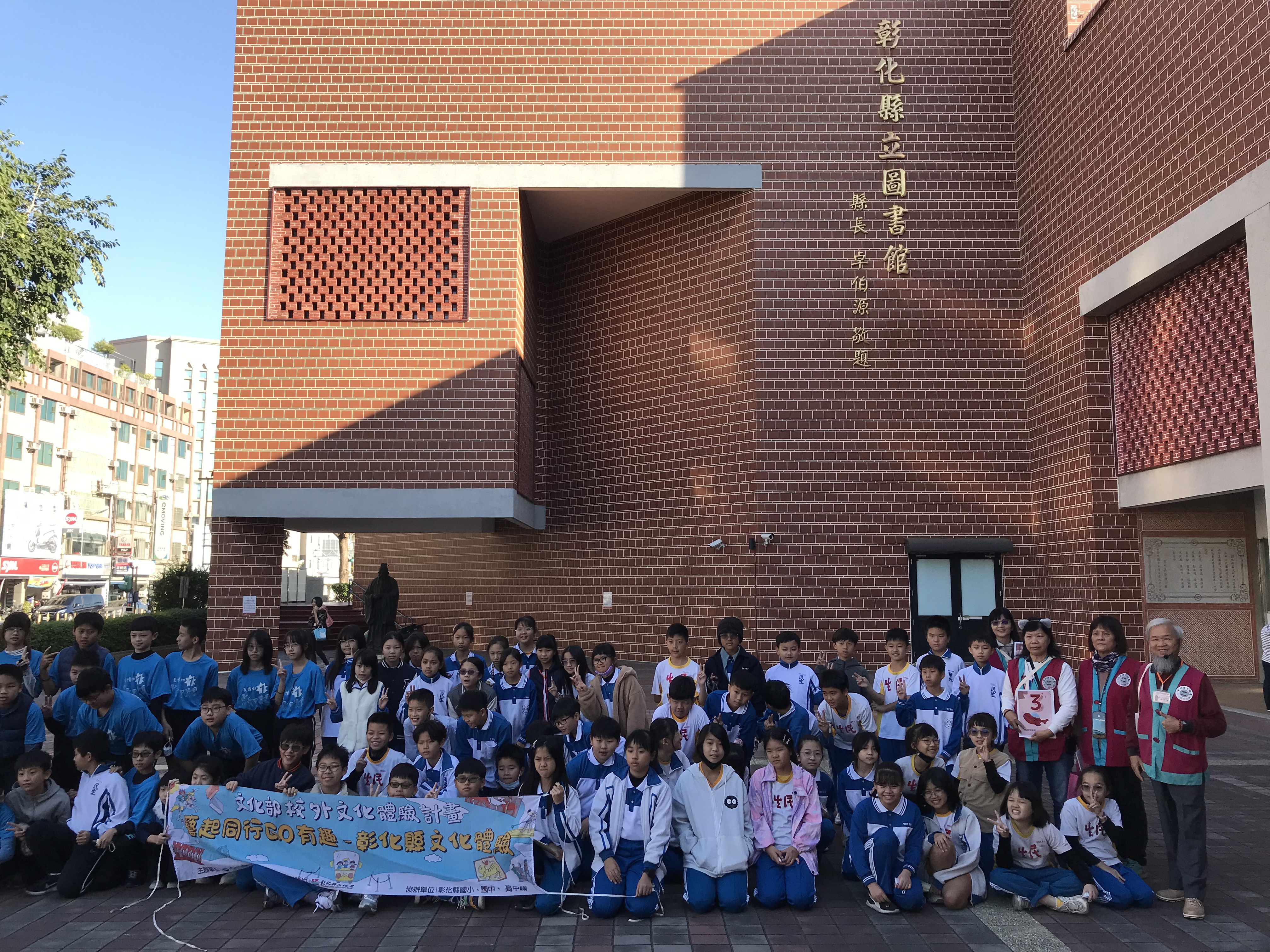 07_參觀新竹241藝術空間當期特展的大合影